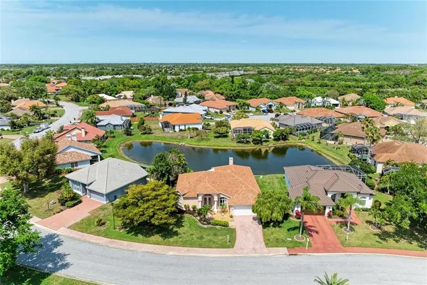 $435,000 | 4107 72nd Avenue East, Sarasota, FL 34243