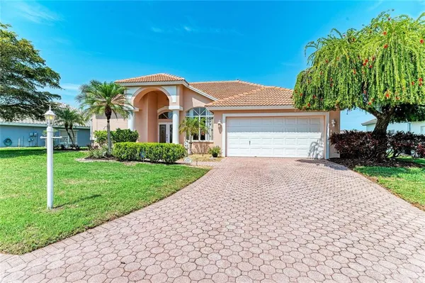 $435,000 | 4107 72nd Avenue East, Sarasota, FL 34243