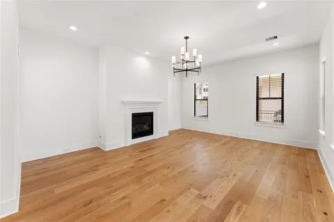 $699,900 | 517 East 4th Street, Houston, TX 77007