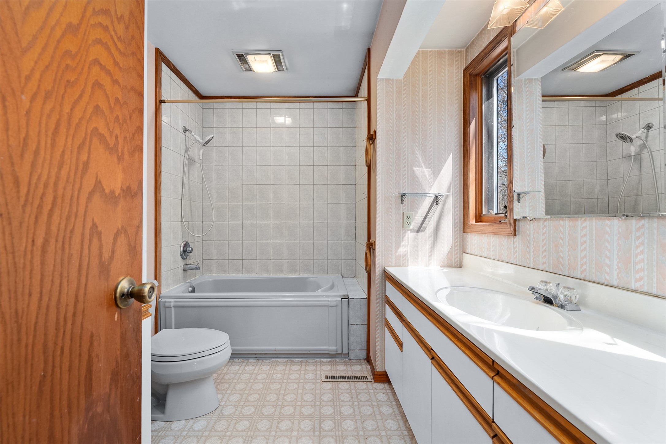 W8193 Birch Ridge Road Ladysmith, WI 54848 - Photo 25 of 48 en-suite bathroom