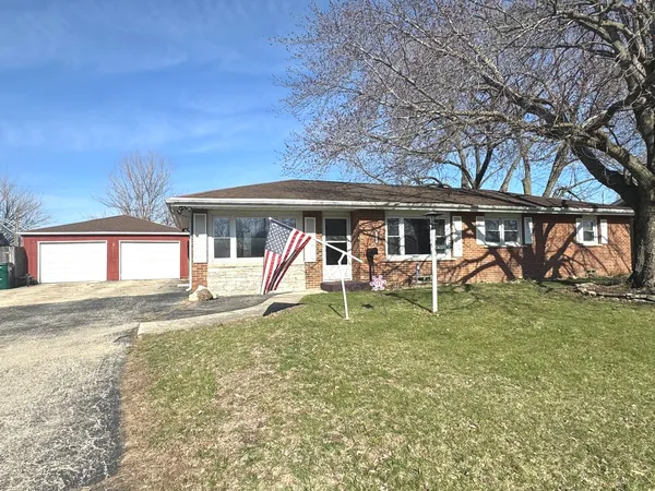 $219,900 | 141 Pfitzer Drive, Bradley, IL 60915