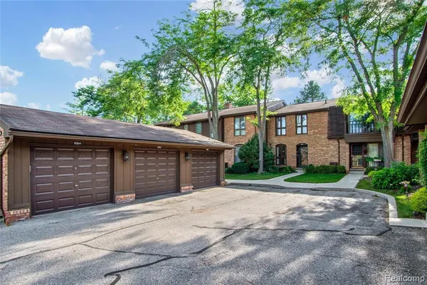 $2,300 | 1082 Greenhills Drive, Ann Arbor, MI 48105