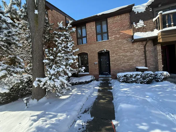 $2,300 | 1082 Greenhills Drive, Ann Arbor, MI 48105