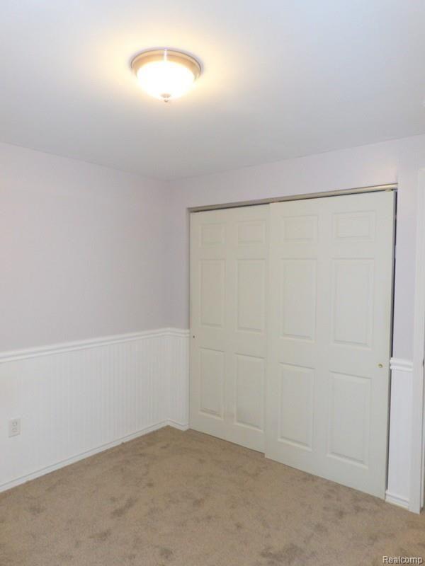 22226 Derby Road Trenton, MI 48183 - Photo 39 of 41 103_2894.JPG BEDROOM #3
