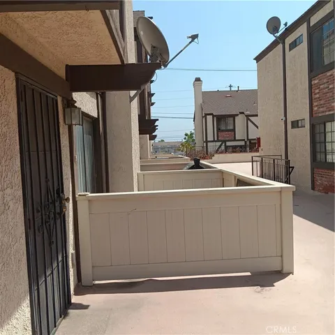 a view of empty room with window