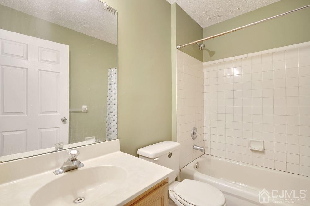 175 Prestwick Way, Unit 175 Edison, NJ 08820 - Photo 11 of 17 Gallery Image 11