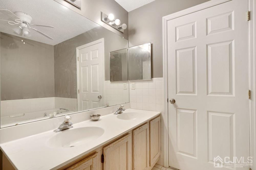 175 Prestwick Way, Unit 175 Edison, NJ 08820 - Photo 14 of 17 Gallery Image 14