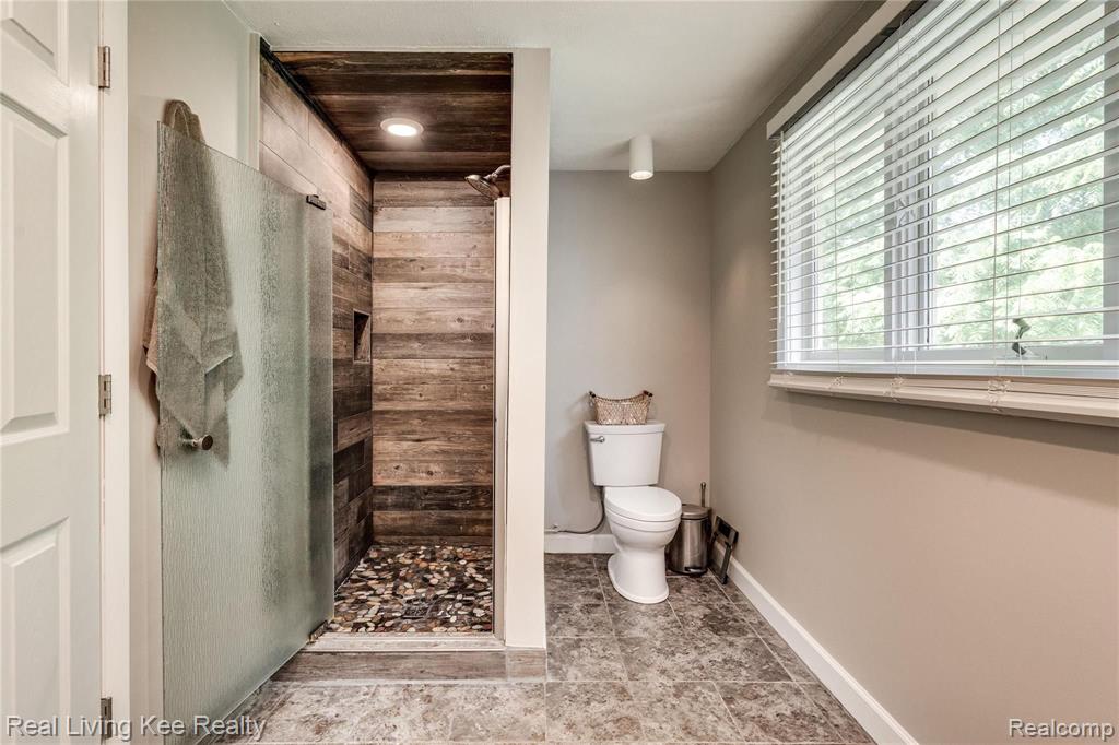 1802 North Kilburn Road Rochester Hills, MI 48306 - Photo 24 of 35