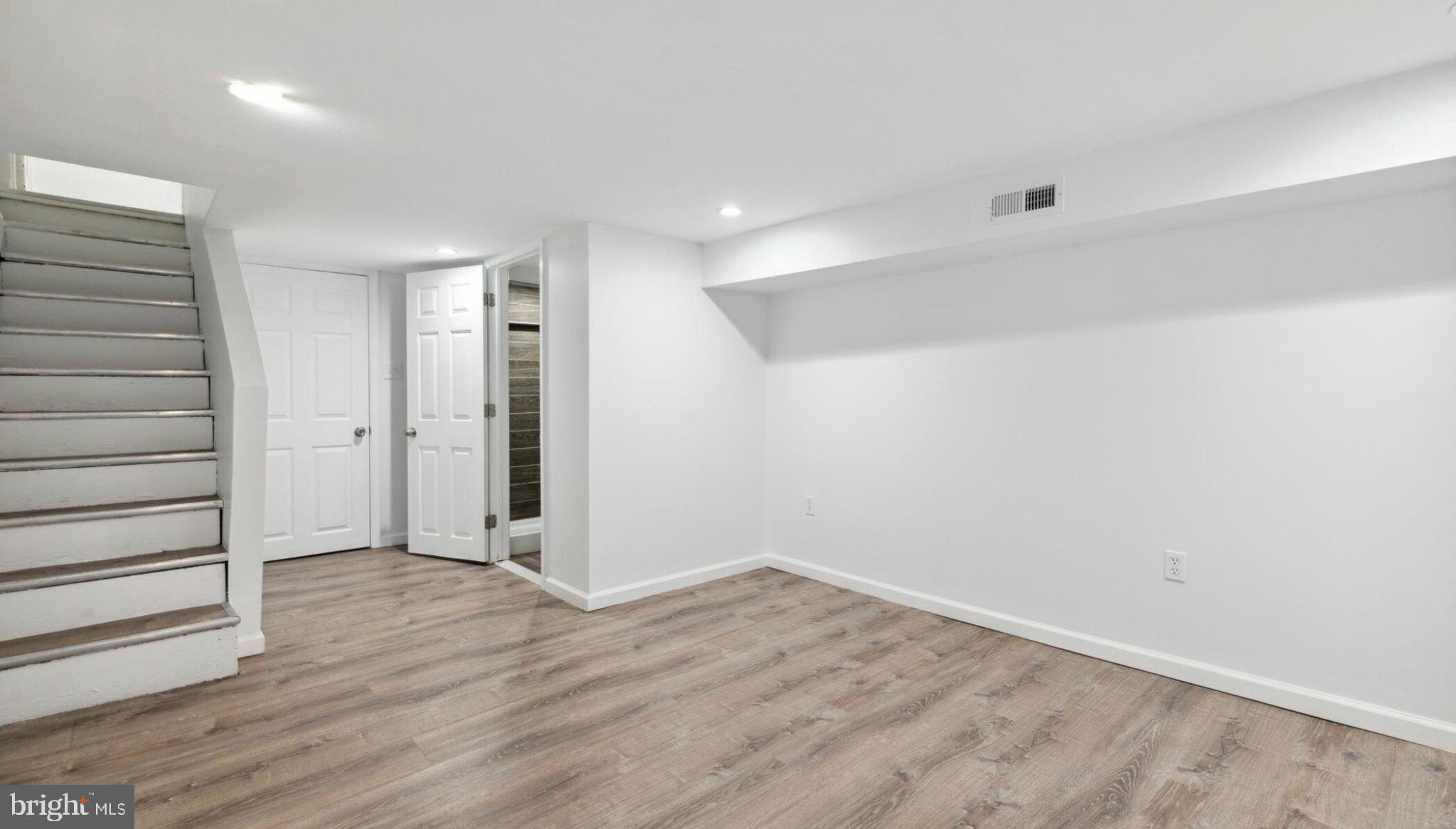 17 South 45th Street Philadelphia, PA 19104 - Photo 10 of 13 wooden floor in an empty room with a window