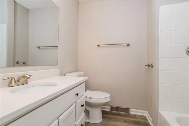 $1,950 | 305 Southeast Westminister Road, Blue Springs, MO 64014