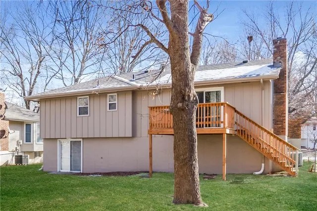 $1,950 | 305 Southeast Westminister Road, Blue Springs, MO 64014