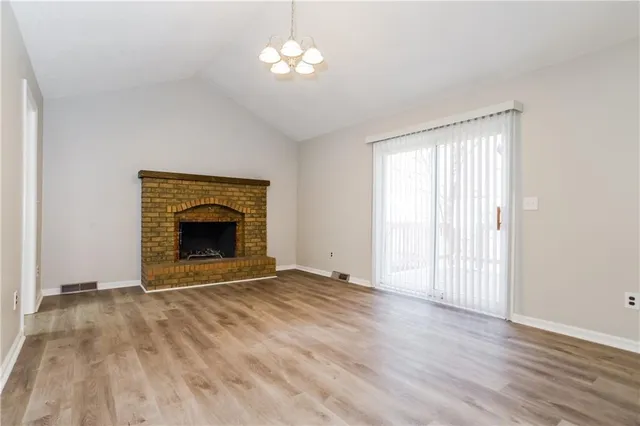 $1,950 | 305 Southeast Westminister Road, Blue Springs, MO 64014