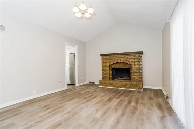 $1,950 | 305 Southeast Westminister Road, Blue Springs, MO 64014