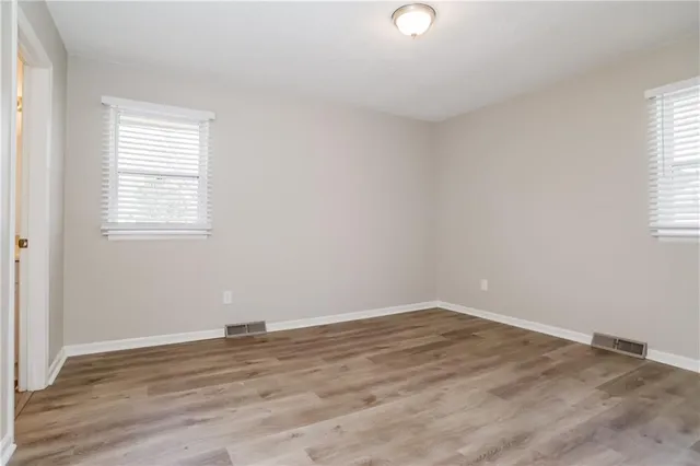 $1,950 | 305 Southeast Westminister Road, Blue Springs, MO 64014