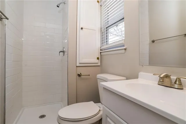 $1,950 | 305 Southeast Westminister Road, Blue Springs, MO 64014