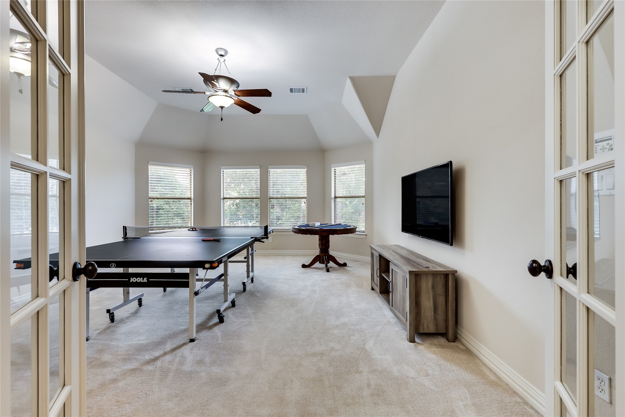 408 Ridgetop Bend Cedar Park, TX 78613 - Photo 32 of 40 Entertaining awaits in this flexible room featuring vaulted ceilings and abundant natural illumination.
