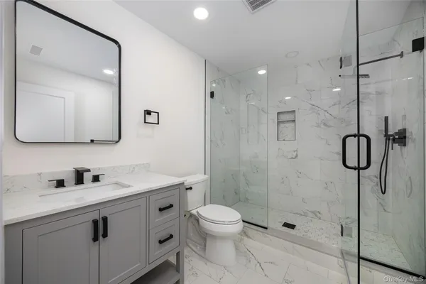 a view of empty room with wooden floor and ceiling fan