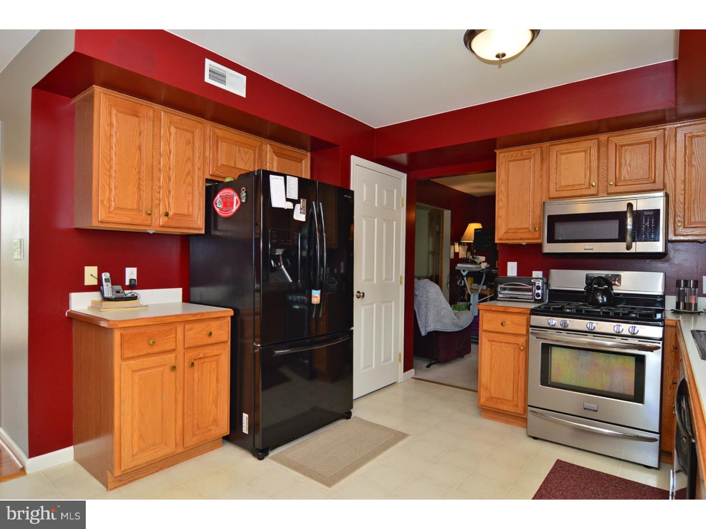 398 Sioux Court Sinking Spring, PA 19608 - Photo 8 of 25