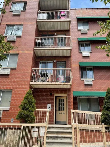 $488,000 | 106-19 50th Avenue, Unit 2F | South Corona