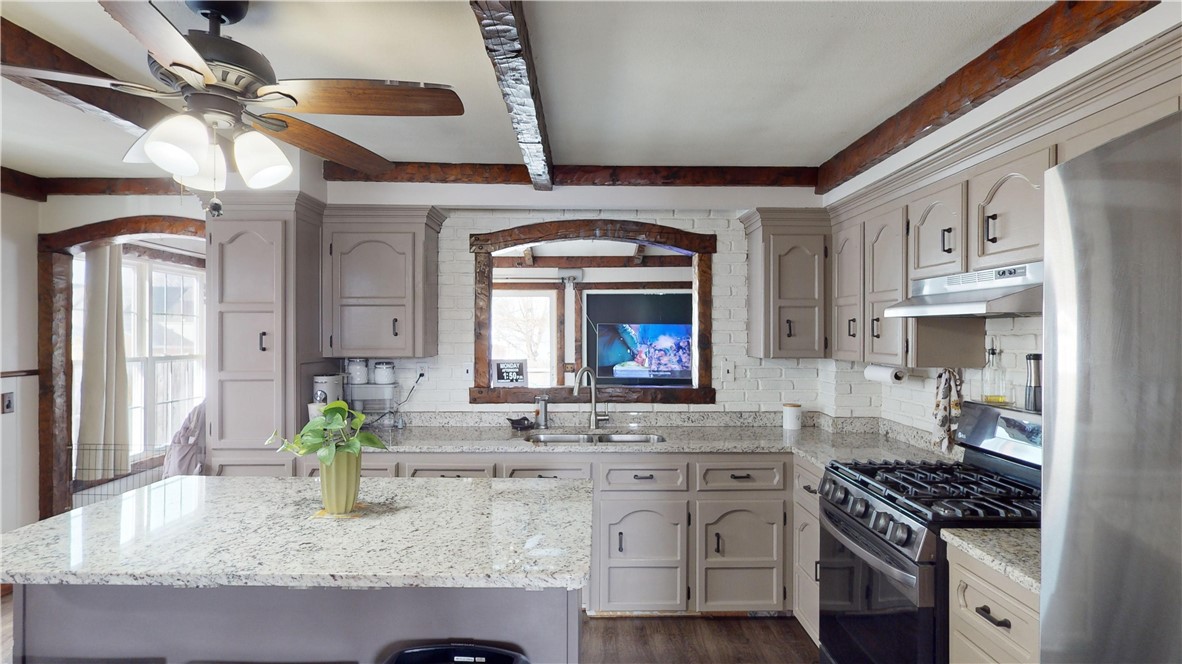 22 Lindesta Road Pawtucket, RI 02861 - Photo 8 of 39 Gallery Image 8