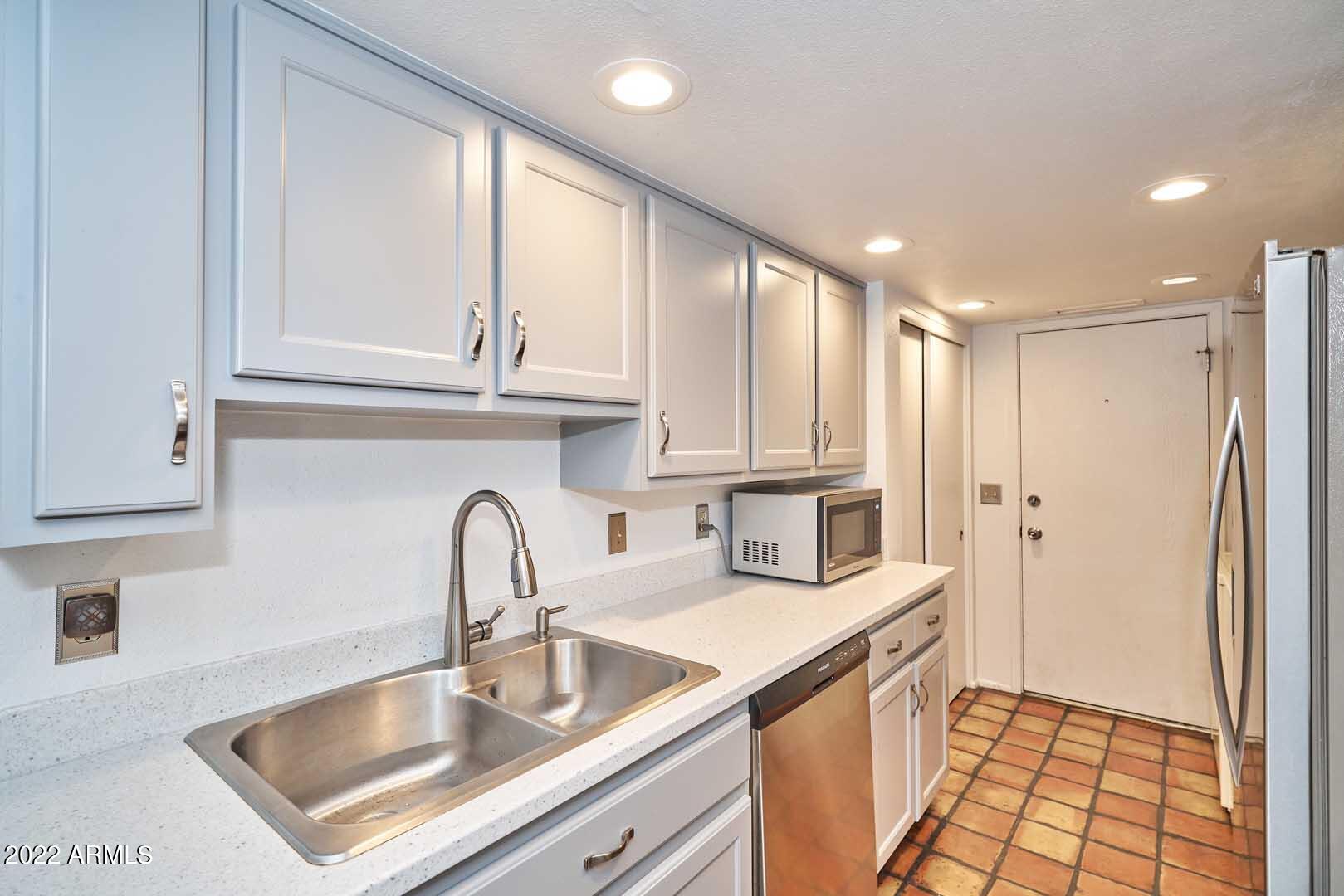 8445 South 48th Street, Unit 2 Phoenix, AZ 85044 - Photo 7 of 34 Kitchen2