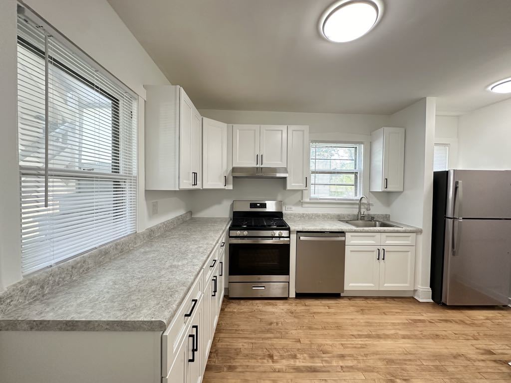 5701 North Keystone Avenue, Unit 1 Chicago, IL 60646 - Photo 3 of 20 a kitchen with a stove a sink and a refrigerator