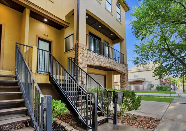 $3,180 | 1603 West 14th Street, Houston, TX 77008