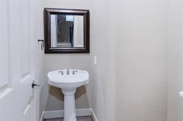 $3,180 | 1603 West 14th Street, Houston, TX 77008