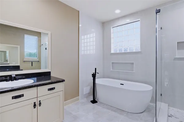 $3,180 | 1603 West 14th Street, Houston, TX 77008