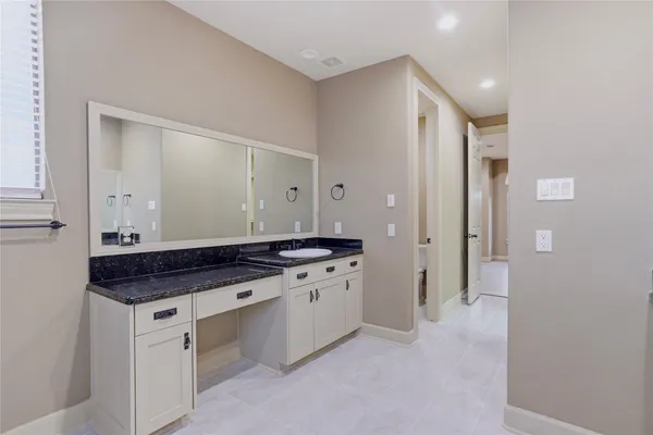$3,180 | 1603 West 14th Street, Houston, TX 77008