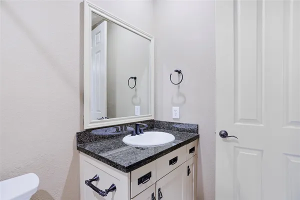 $3,180 | 1603 West 14th Street, Houston, TX 77008