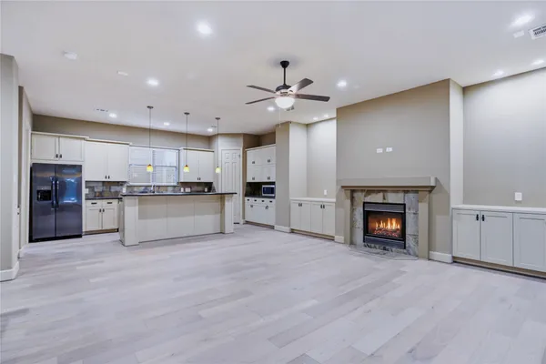 $3,180 | 1603 West 14th Street, Houston, TX 77008