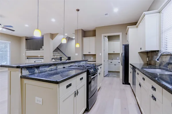 $3,180 | 1603 West 14th Street, Houston, TX 77008