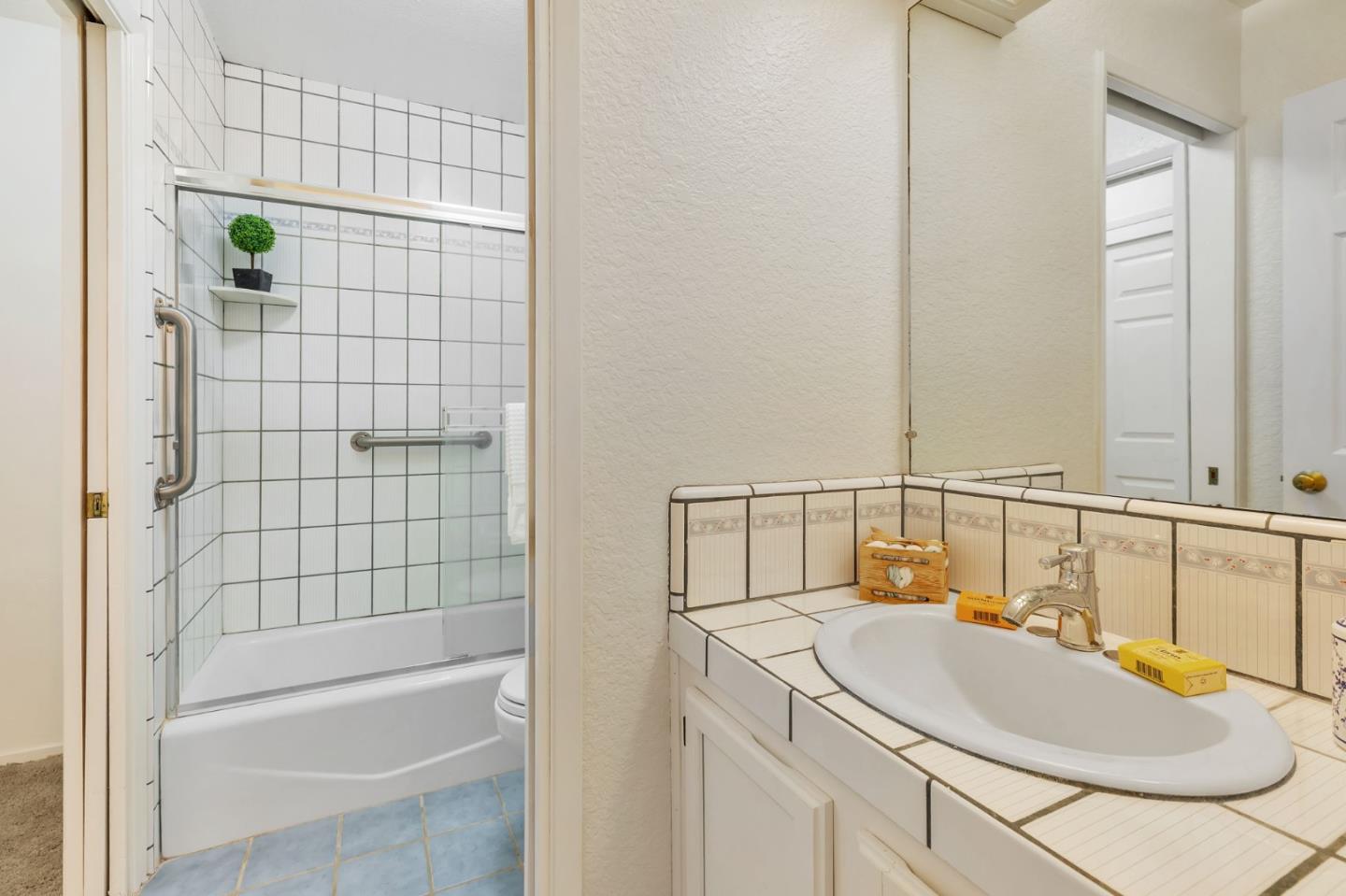 1555 Hecker Pass Road, Unit C103 Gilroy, CA 95020 - Photo 24 of 35 Gallery Image 24