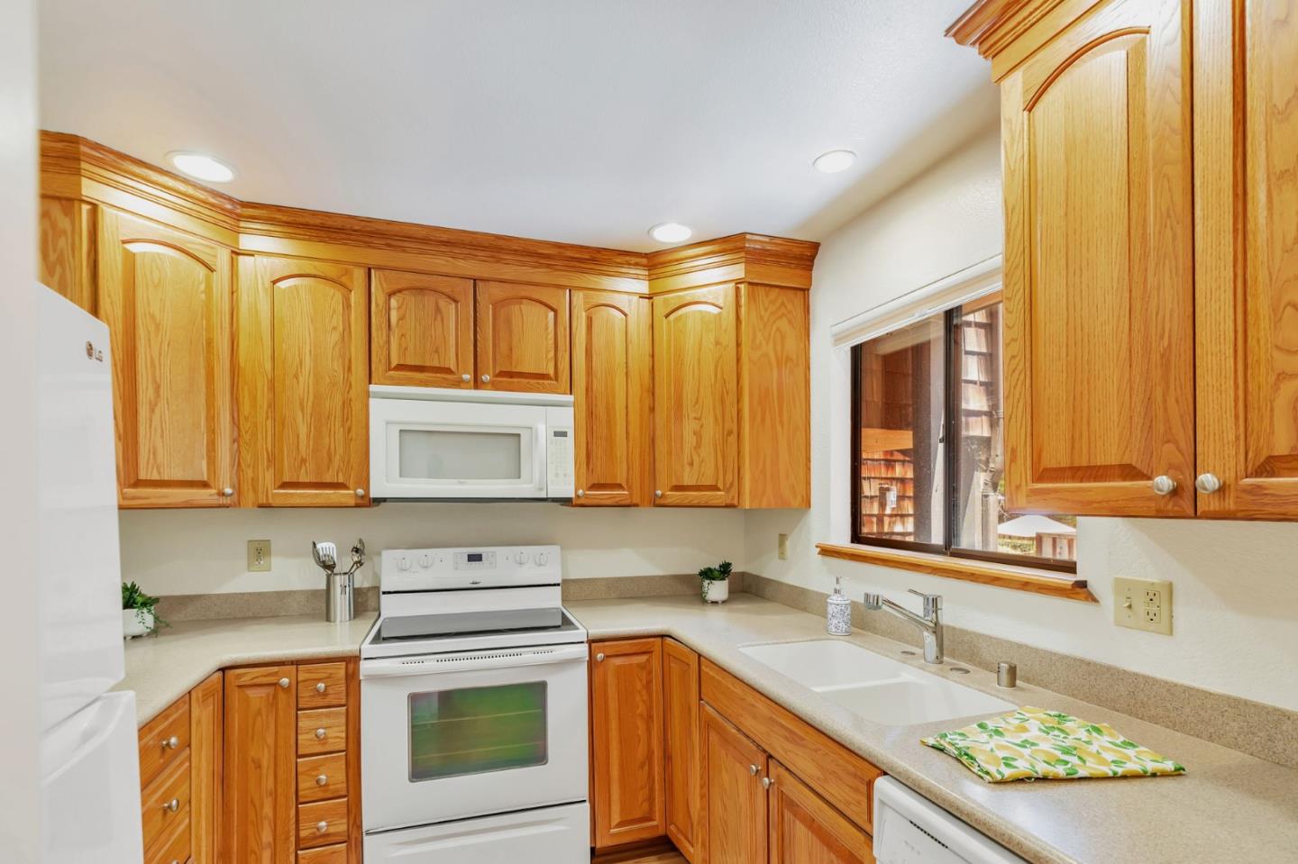 1555 Hecker Pass Road, Unit C103 Gilroy, CA 95020 - Photo 9 of 35 Gallery Image 9