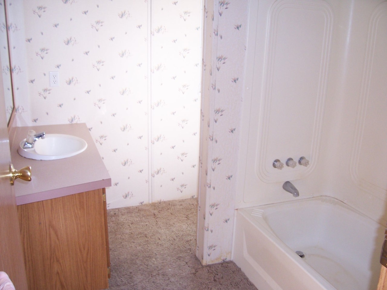 51281 West Agate Road Maricopa, AZ 85139 - Photo 11 of 13 2nd bath