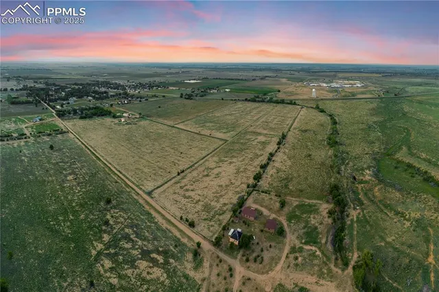a view of an outdoor space and a yard