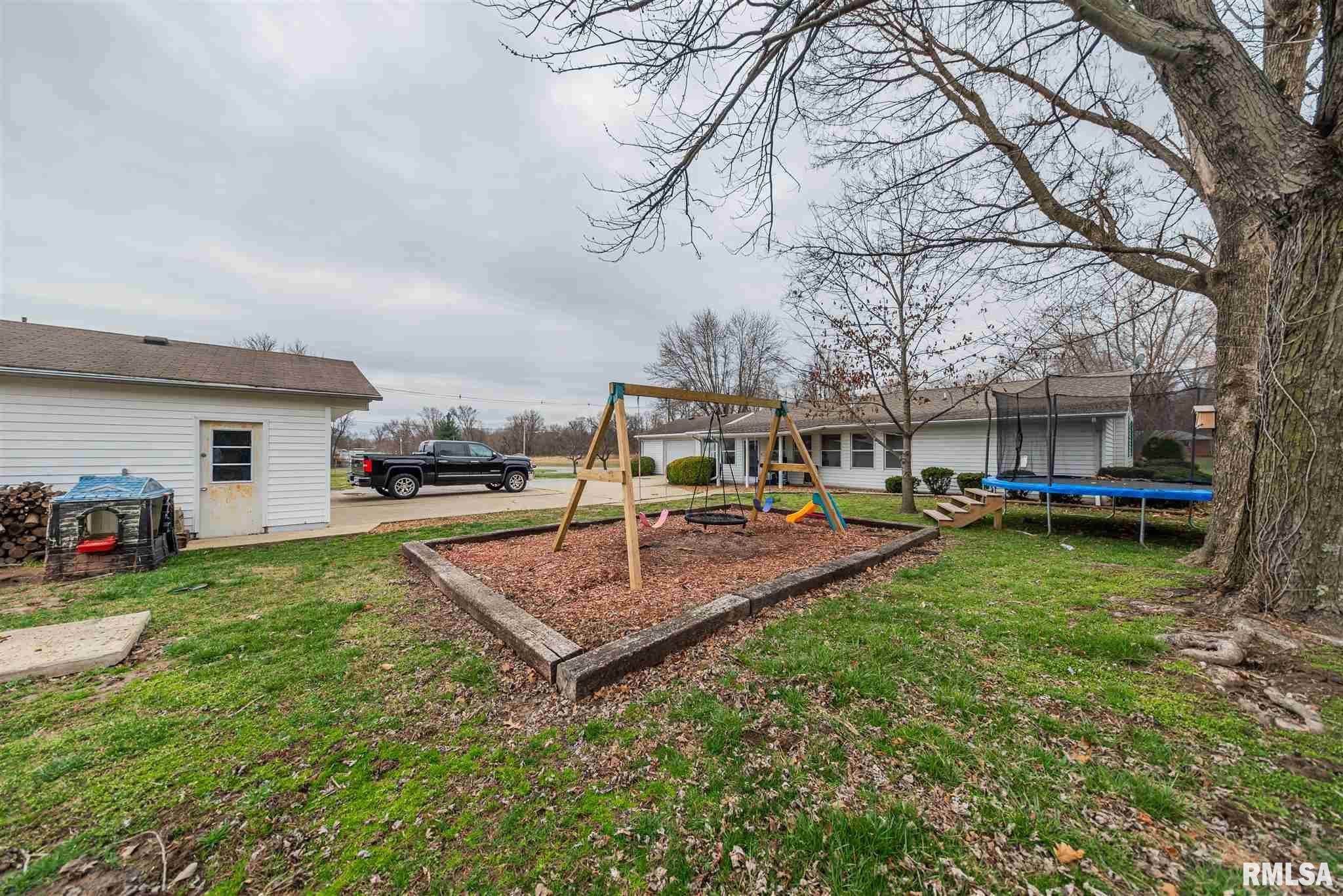 2620 Benton Road Mount Vernon, IL 62864 - Photo 9 of 34 Gallery Image 9