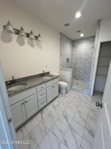 $450,000 | 290 Poplar Lane, Holly Springs, MS 38635