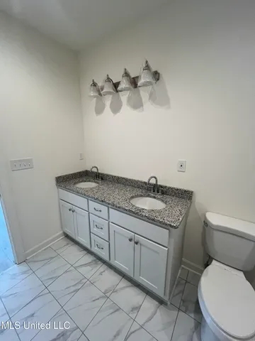 $450,000 | 290 Poplar Lane, Holly Springs, MS 38635