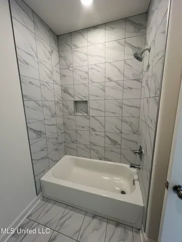 $450,000 | 290 Poplar Lane, Holly Springs, MS 38635