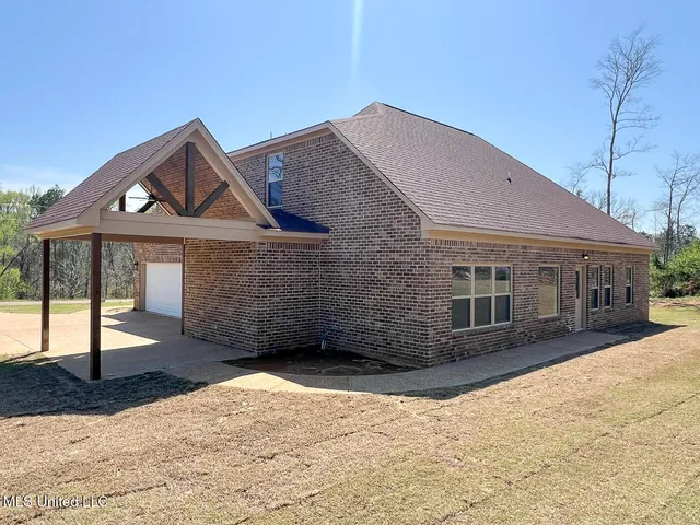 $450,000 | 290 Poplar Lane, Holly Springs, MS 38635