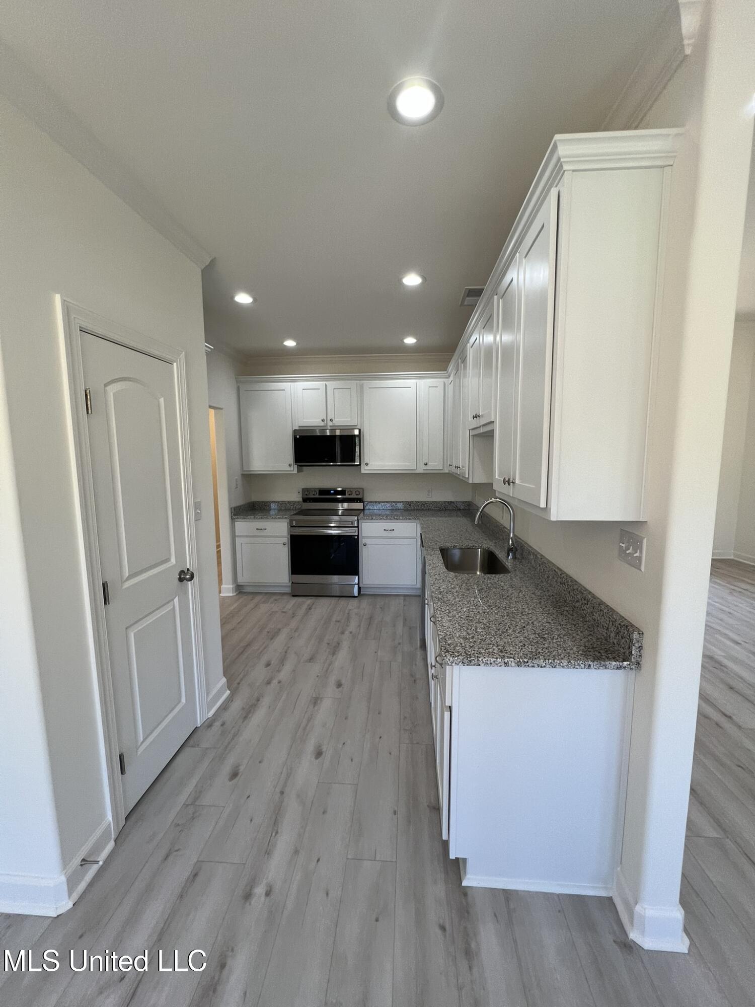 290 Poplar Lane Holly Springs, MS 38635 - Photo 7 of 29 IMG_3177