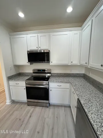 $450,000 | 290 Poplar Lane, Holly Springs, MS 38635