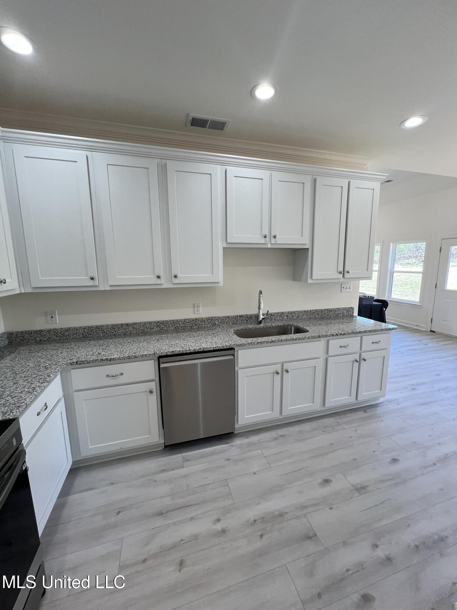 290 Poplar Lane Holly Springs, MS 38635 - Photo 9 of 29 IMG_3179