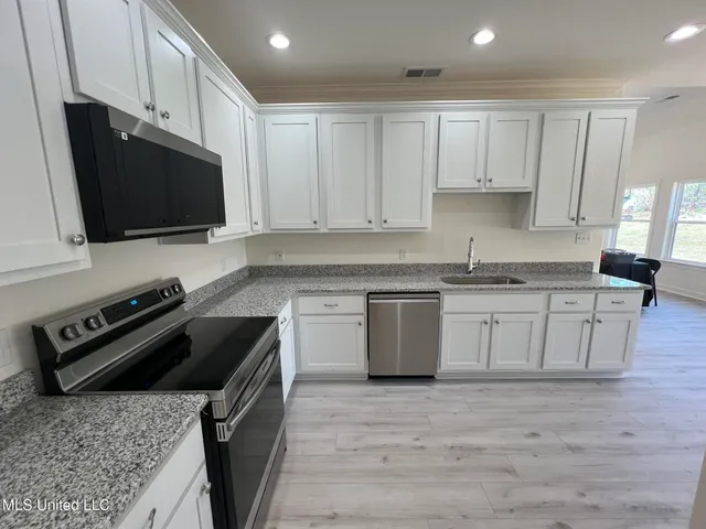 $450,000 | 290 Poplar Lane, Holly Springs, MS 38635