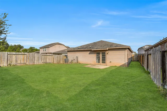 a front view of house with yard
