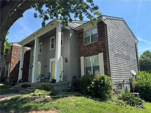 $240,000 | 8033 North Harrison Lane, Kansas City, MO 64118