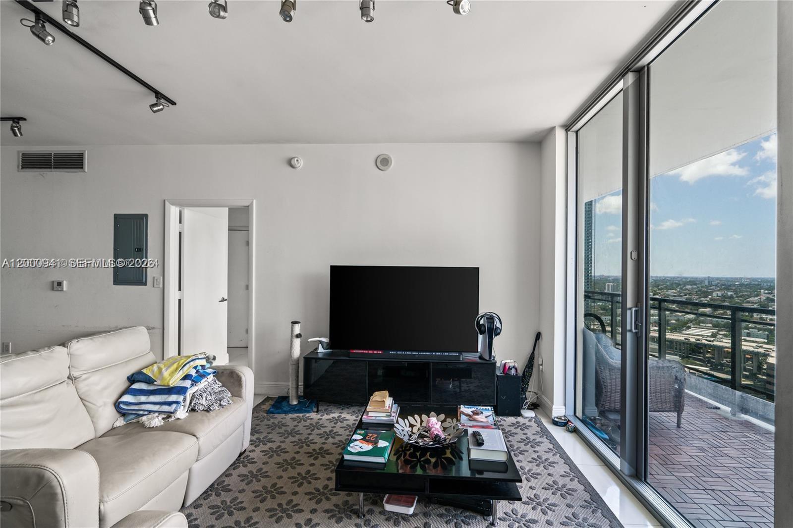 90 Southwest 3rd Street, Unit 2908 Miami, FL 33130 - Photo 12 of 27