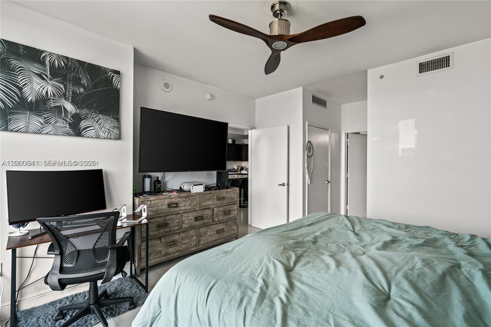 90 Southwest 3rd Street, Unit 2908 Miami, FL 33130 - Photo 15 of 27